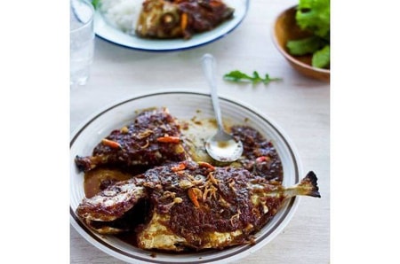 jajanan khas makassar, jajanan pasar khas makassar, kuliner khas makassar, makanan khas makassar, makanan khas makassar paling enak, makanan khas makassar paling terkenal, oleh-oleh khas makassar, top 31+ makanan khas makassar paling legendaris & enak, jajanan pasar, cemilan