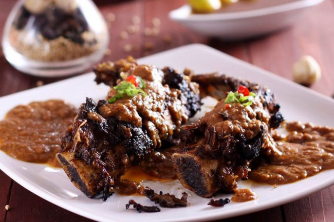 jajanan khas makassar, jajanan pasar khas makassar, kuliner khas makassar, makanan khas makassar, makanan khas makassar paling enak, makanan khas makassar paling terkenal, oleh-oleh khas makassar, top 31+ makanan khas makassar paling legendaris & enak, jajanan pasar, cemilan