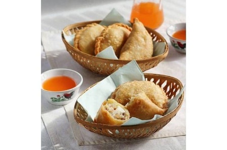 jajanan khas makassar, jajanan pasar khas makassar, kuliner khas makassar, makanan khas makassar, makanan khas makassar paling enak, makanan khas makassar paling terkenal, oleh-oleh khas makassar, top 31+ makanan khas makassar paling legendaris & enak, jajanan pasar, cemilan