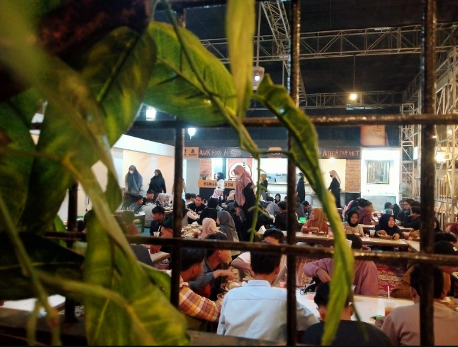 cafe di demak, coffee shop di demak, resto di demak, rumah makan di demak, tempat hangout di demak, tempat kongkow di demak, tempat ngopi di demak, tempat nongkrong di demak, warung kopi di demak, top 33+ cafe tempat nongkrong di demak hits, coffee shop buat hangout!
