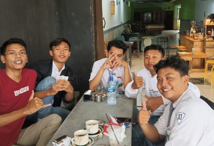 cafe di demak, coffee shop di demak, resto di demak, rumah makan di demak, tempat hangout di demak, tempat kongkow di demak, tempat ngopi di demak, tempat nongkrong di demak, warung kopi di demak, top 33+ cafe tempat nongkrong di demak hits, coffee shop buat hangout!