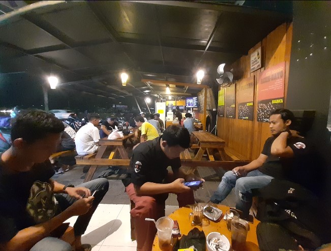 cafe 24 jam di tasikmalaya, cafe di tasikmalaya, cafe hits di tasikmalaya, coffee shop di tasikmalaya, coffeeshop di tasikmalaya, resto di tasikmalaya, tempat hangout di tasikmalaya, tempat kongkow di tasikmalaya, tempat makan di tasikmalaya, tempat ngopi di tasikmalaya, tempat nongkrong di tasikmalaya, warung kopi di tasikmalaya, top 33+ cafe tempat nongkrong di tasikmalaya hits, coffee shop cozy!