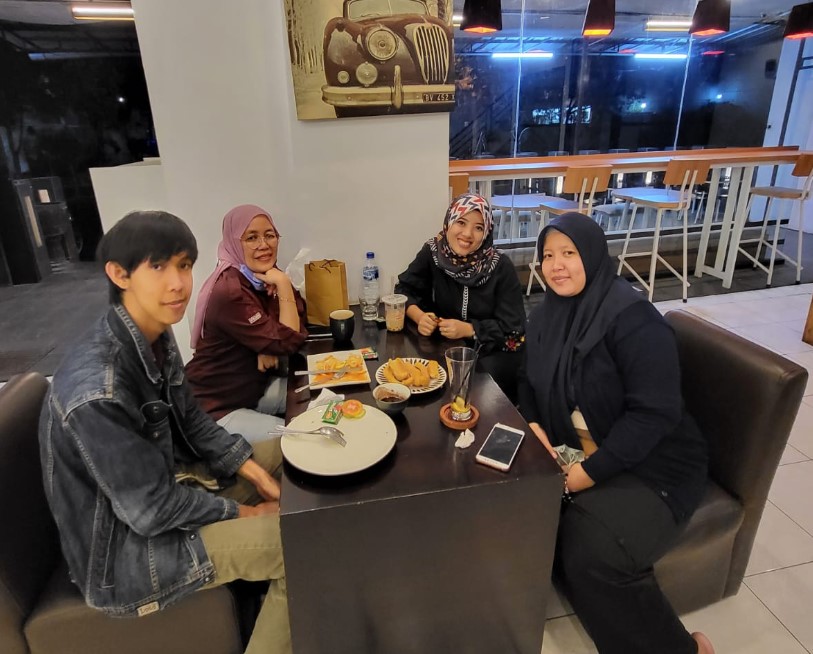 cafe 24 jam di tasikmalaya, cafe di tasikmalaya, cafe hits di tasikmalaya, coffee shop di tasikmalaya, coffeeshop di tasikmalaya, resto di tasikmalaya, tempat hangout di tasikmalaya, tempat kongkow di tasikmalaya, tempat makan di tasikmalaya, tempat ngopi di tasikmalaya, tempat nongkrong di tasikmalaya, warung kopi di tasikmalaya, top 33+ cafe tempat nongkrong di tasikmalaya hits, coffee shop cozy!
