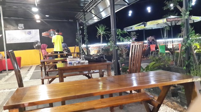 cafe 24 jam di tasikmalaya, cafe di tasikmalaya, cafe hits di tasikmalaya, coffee shop di tasikmalaya, coffeeshop di tasikmalaya, resto di tasikmalaya, tempat hangout di tasikmalaya, tempat kongkow di tasikmalaya, tempat makan di tasikmalaya, tempat ngopi di tasikmalaya, tempat nongkrong di tasikmalaya, warung kopi di tasikmalaya, top 33+ cafe tempat nongkrong di tasikmalaya hits, coffee shop cozy!
