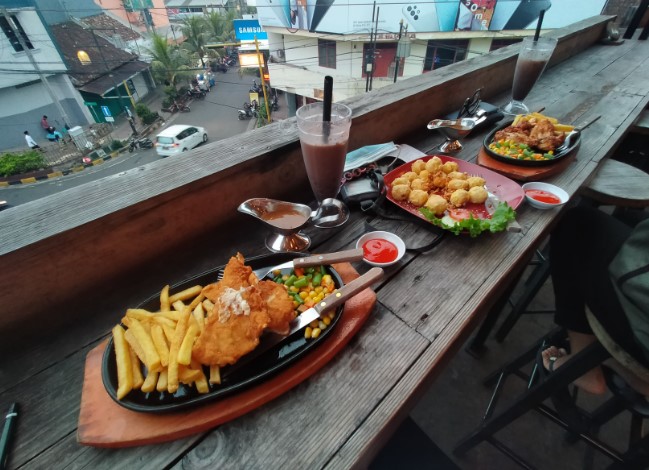 cafe di cianjur, kafe di cianjur, restaurant di cianjur, resto di cianjur, tempat hits di cianjur, tempat instagramable di cianjur, tempat kongkow di cianjur, tempat makan di cianjur, tempat makan enak di cianjur, tempat nongkrong di cianjur, top 35+ cafe tempat nongkrong di cianjur hits & cozy, resto buat kongkow