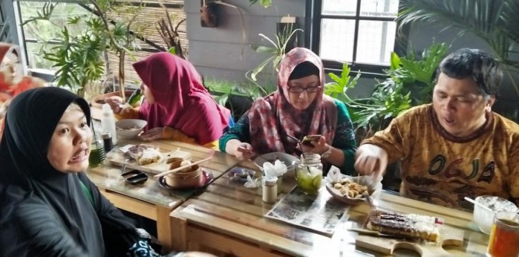 cafe di cianjur, kafe di cianjur, restaurant di cianjur, resto di cianjur, tempat hits di cianjur, tempat instagramable di cianjur, tempat kongkow di cianjur, tempat makan di cianjur, tempat makan enak di cianjur, tempat nongkrong di cianjur, top 35+ cafe tempat nongkrong di cianjur hits & cozy, resto buat kongkow