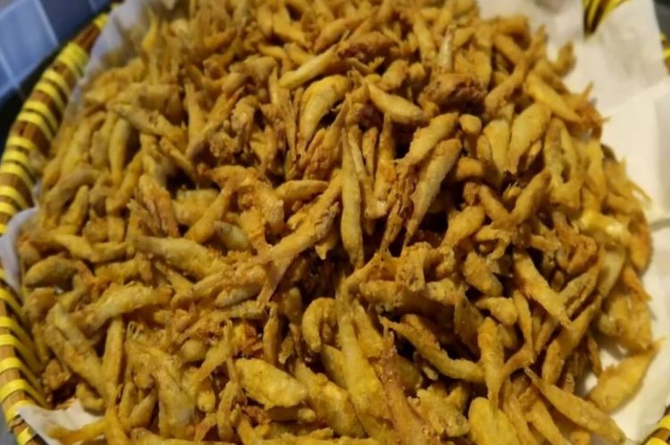 cemilan khas kalimantan selatan, jajanan pasar khas kalsel, jajanan pasar khas makassar, kuliner khas kalimantan selatan, kuliner khas kalsel, kuliner tradisional kalimantan selatan, makanan khas kalimantan selatan, makanan khas kalsel, makanan tradisional kalimantan selatan, top 35+ makanan khas kalimantan selatan legendaris & terkenal yang wajib dicoba