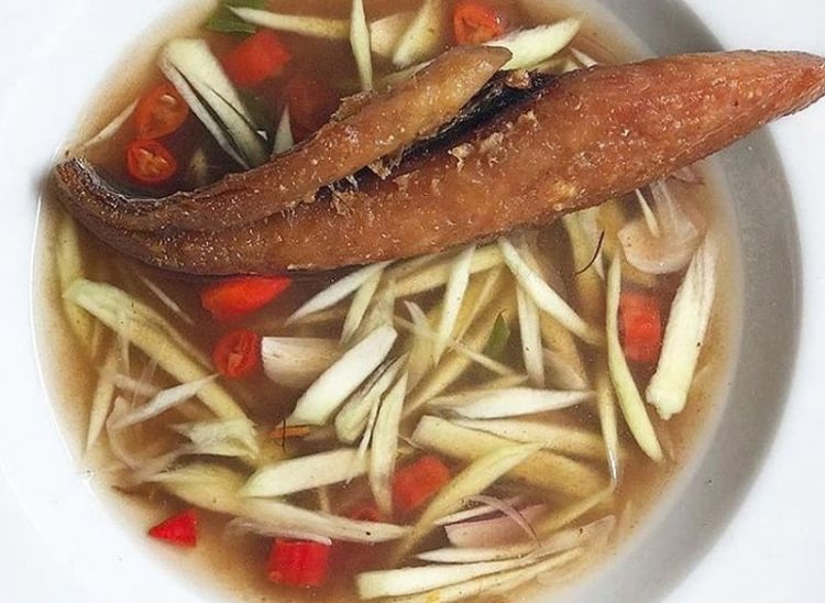 cemilan khas kalimantan selatan, jajanan pasar khas kalsel, jajanan pasar khas makassar, kuliner khas kalimantan selatan, kuliner khas kalsel, kuliner tradisional kalimantan selatan, makanan khas kalimantan selatan, makanan khas kalsel, makanan tradisional kalimantan selatan, top 35+ makanan khas kalimantan selatan legendaris & terkenal yang wajib dicoba