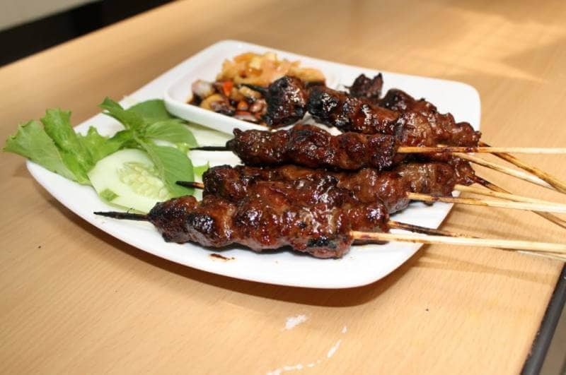cemilan khas kalimantan selatan, jajanan pasar khas kalsel, jajanan pasar khas makassar, kuliner khas kalimantan selatan, kuliner khas kalsel, kuliner tradisional kalimantan selatan, makanan khas kalimantan selatan, makanan khas kalsel, makanan tradisional kalimantan selatan, top 35+ makanan khas kalimantan selatan legendaris & terkenal yang wajib dicoba