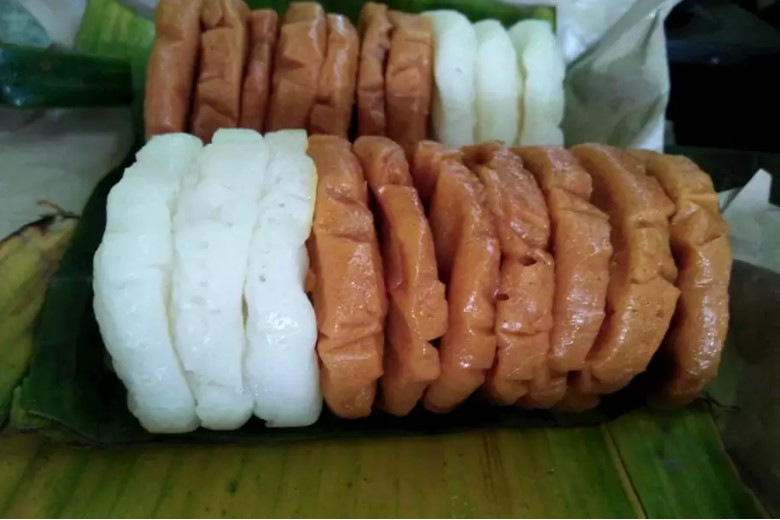 cemilan khas kalimantan selatan, jajanan pasar khas kalsel, jajanan pasar khas makassar, kuliner khas kalimantan selatan, kuliner khas kalsel, kuliner tradisional kalimantan selatan, makanan khas kalimantan selatan, makanan khas kalsel, makanan tradisional kalimantan selatan, top 35+ makanan khas kalimantan selatan legendaris & terkenal yang wajib dicoba