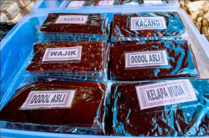cemilan khas kalimantan selatan, jajanan pasar khas kalsel, jajanan pasar khas makassar, kuliner khas kalimantan selatan, kuliner khas kalsel, kuliner tradisional kalimantan selatan, makanan khas kalimantan selatan, makanan khas kalsel, makanan tradisional kalimantan selatan, top 35+ makanan khas kalimantan selatan legendaris & terkenal yang wajib dicoba