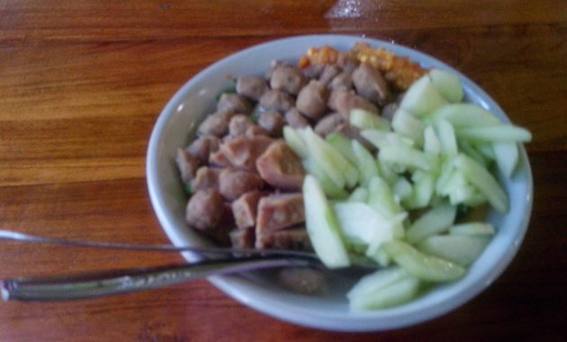 top 4+ tempat makan bakso enak di magelang yang bisa anda coba, 1. Bakso Cinta, 2. Bakso Mawut, 3. Mie Ayam Pak Kribo, 4. Bakso Krikil Pak Bendot