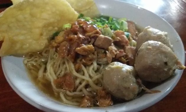 top 4+ tempat makan bakso enak di magelang yang bisa anda coba, 1. Bakso Cinta, 2. Bakso Mawut, 3. Mie Ayam Pak Kribo, 4. Bakso Krikil Pak Bendot