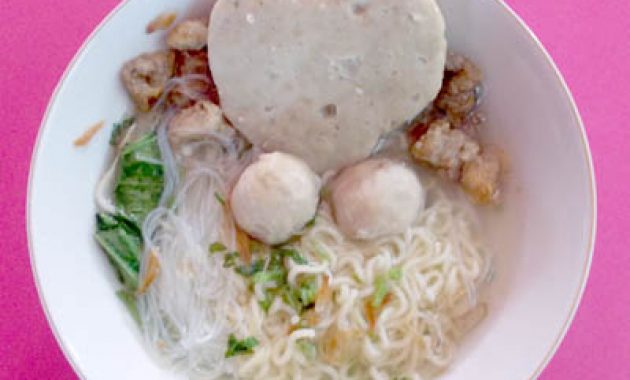 top 4+ tempat makan bakso enak di magelang yang bisa anda coba, 1. Bakso Cinta, 2. Bakso Mawut, 3. Mie Ayam Pak Kribo, 4. Bakso Krikil Pak Bendot