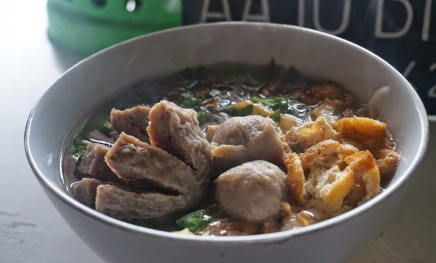 top 4+ tempat makan bakso enak di magelang yang bisa anda coba, 1. Bakso Cinta, 2. Bakso Mawut, 3. Mie Ayam Pak Kribo, 4. Bakso Krikil Pak Bendot