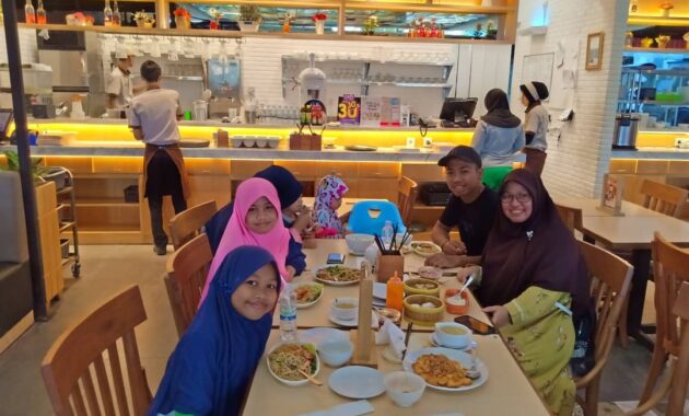 top 40+ referensi tempat makan terkenal enak di wilayah depok, manakah yang punya playground?