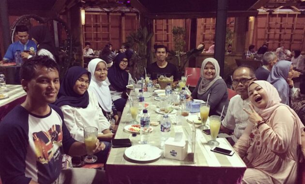 top 40+ referensi tempat makan terkenal enak di wilayah depok, manakah yang punya playground?