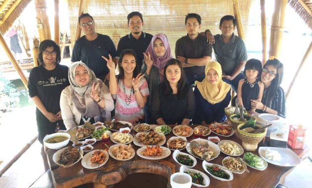 top 40+ referensi tempat makan terkenal enak di wilayah depok, manakah yang punya playground?
