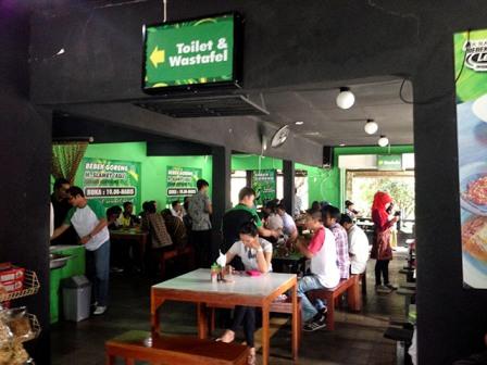 agri cafe, agri park, asinan jagung bakar, ayam goreng aroma, bapatong, bir kocok, bogor, cungkring, dbc, death by chocolate, death by chocolate &amp; spaghetti, kedai kita, kuliner, kuliner bogor, kuliner bogor yang enak, lasagna gulung, macaroni panggang, makan di bogor, makanan enak di bogor, momo milk, pia apple pie, pizza kayu bakar, pizza kayu bakar kedai kita, restoran di bogor, rumah cupcakes, rumah cupcakes &amp; bbq, rumah makan di bogor, sop buah pak ewok, tempa twisata kuliner di bogor, tempat makan di bogor, tempat nongkrong di bogor, tempat wisata, tempat wisata kuliner, tempat wisata kuliner di bogor, waroeng taman, wisata bogor, wisata kuliner bogor, wisata kuliner di bogor, top 40+ tempat wisata kuliner di bogor paling terkenal & legend, makan enak!