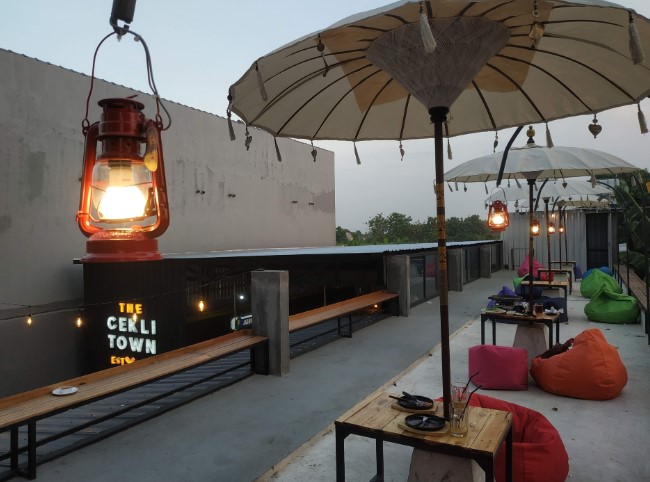 cafe 24 jam di kudus, cafe di kudus, cafe hits di kudus, coffee shop di kudus, kafe di kudus, resto di kudus, rumah makan di kudus, tempat hangout di kudus, tempat kongkow di kudus, tempat makan di kudus, tempat ngopi di kudus, tempat nongkrong di kudus, warung kopi di kudus, top 46+ cafe tempat nongkrong di kudus hits, coffee shop, resto cozy!