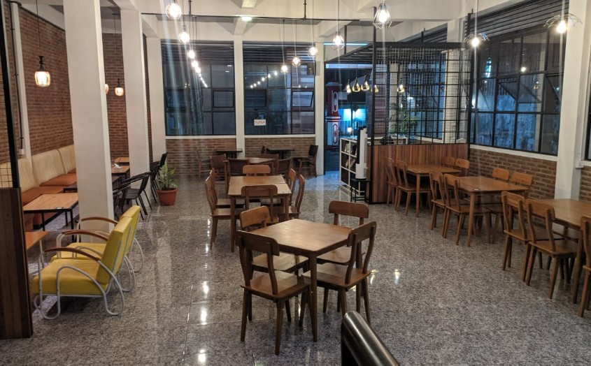 cafe 24 jam di klaten, cafe di klaten, coffee shop di klaten, resto di klaten, rumah makan di klaten, tempat kongkow di klaten, tempat makan di klaten, tempat ngopi di klaten, tempat nongkrong di klaten, warung kopi di klaten, top 49+ cafe tempat nongkrong di klaten hits, coffee shop cozy buat kongkow