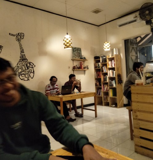cafe 24 jam di klaten, cafe di klaten, coffee shop di klaten, resto di klaten, rumah makan di klaten, tempat kongkow di klaten, tempat makan di klaten, tempat ngopi di klaten, tempat nongkrong di klaten, warung kopi di klaten, top 49+ cafe tempat nongkrong di klaten hits, coffee shop cozy buat kongkow