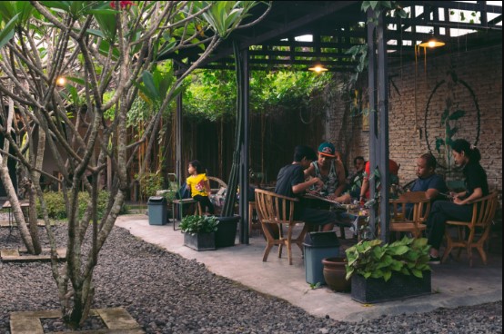 cafe 24 jam di klaten, cafe di klaten, coffee shop di klaten, resto di klaten, rumah makan di klaten, tempat kongkow di klaten, tempat makan di klaten, tempat ngopi di klaten, tempat nongkrong di klaten, warung kopi di klaten, top 49+ cafe tempat nongkrong di klaten hits, coffee shop cozy buat kongkow