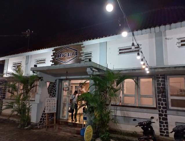 cafe 24 jam di klaten, cafe di klaten, coffee shop di klaten, resto di klaten, rumah makan di klaten, tempat kongkow di klaten, tempat makan di klaten, tempat ngopi di klaten, tempat nongkrong di klaten, warung kopi di klaten, top 49+ cafe tempat nongkrong di klaten hits, coffee shop cozy buat kongkow