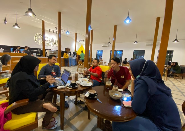 cafe 24 jam di klaten, cafe di klaten, coffee shop di klaten, resto di klaten, rumah makan di klaten, tempat kongkow di klaten, tempat makan di klaten, tempat ngopi di klaten, tempat nongkrong di klaten, warung kopi di klaten, top 49+ cafe tempat nongkrong di klaten hits, coffee shop cozy buat kongkow