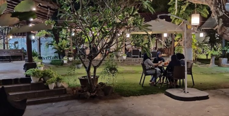 cafe 24 jam di klaten, cafe di klaten, coffee shop di klaten, resto di klaten, rumah makan di klaten, tempat kongkow di klaten, tempat makan di klaten, tempat ngopi di klaten, tempat nongkrong di klaten, warung kopi di klaten, top 49+ cafe tempat nongkrong di klaten hits, coffee shop cozy buat kongkow