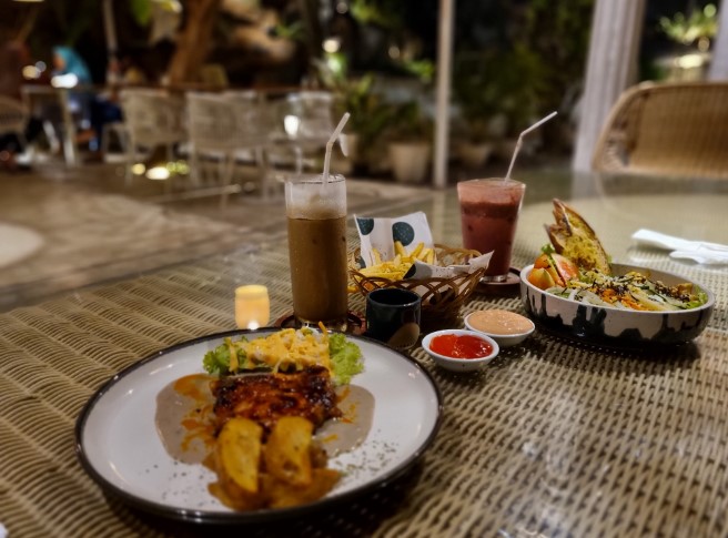 cafe 24 jam di klaten, cafe di klaten, coffee shop di klaten, resto di klaten, rumah makan di klaten, tempat kongkow di klaten, tempat makan di klaten, tempat ngopi di klaten, tempat nongkrong di klaten, warung kopi di klaten, top 49+ cafe tempat nongkrong di klaten hits, coffee shop cozy buat kongkow