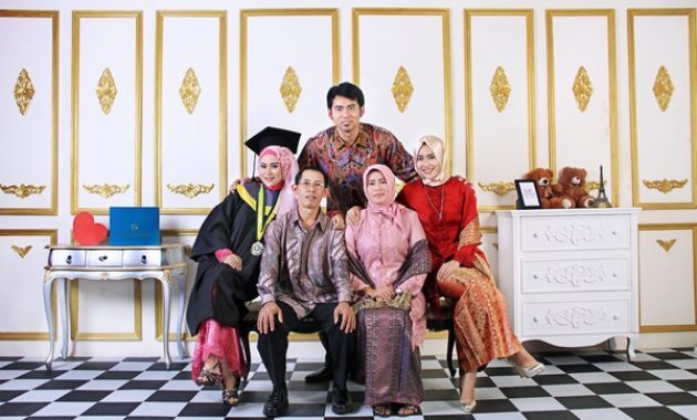 top 5+ daftar pilihan studio foto terbaik di daerah makassar: elegan, keren dan unik, 1. Glow Digital Imaging Studio, 2. Photo Studio Mirror, 3. Colibri Fotografi, 4. Loebang Djarum Studio, 5. Adelia Foto Studio