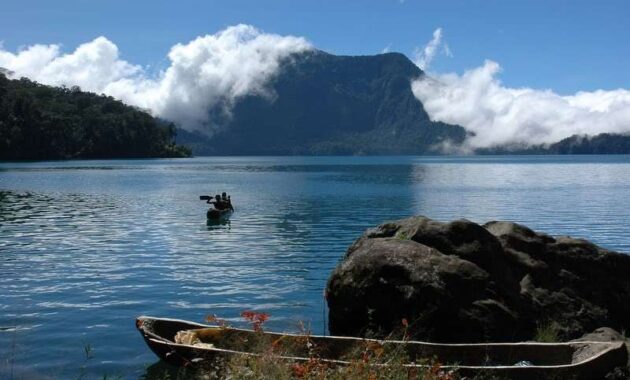 top 5+ rekomendasi wisata danau terluas dan terdalam di asia tenggara, indonesia termasuk salah satunya, 1. Danau Matano, 2. Danau Toba, 3. Danau Tonle Sap, 4. Danau Taal, 5. Danau Gunung 7