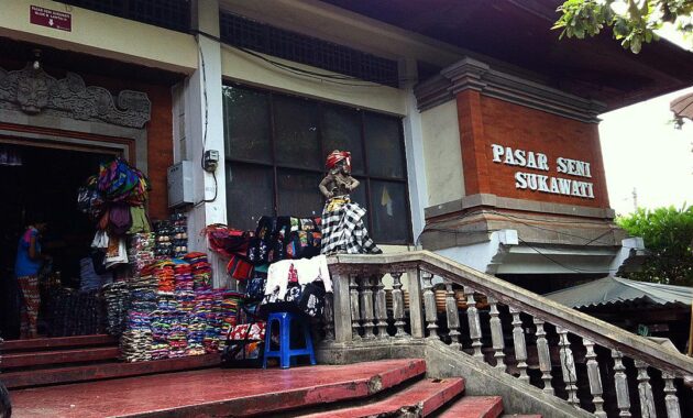 top 6+ cara menawar di pasar seni sukawati bali, Letak Dimana , Jam Buka, Fasilitas Yang Ada , Barang Yang Dijual, Cara Menawar 