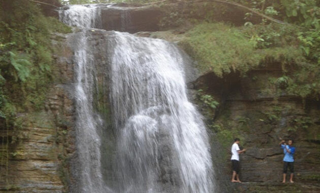 top 6+ daftar pilihan wisata air terjun terdekat dari daerah madura yang pesonanya sungguh menakjubkan