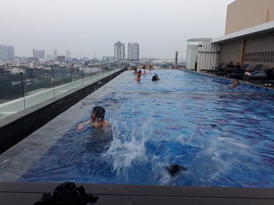 Top 6+ Hotel di Medan dengan Kolam Renang Terbaik & Murah, Dibawah 1 Jutaan!