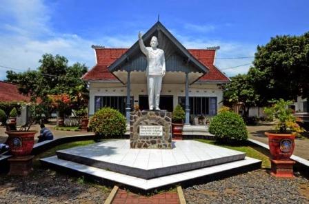 agrowisata karangsari, arung jeram soko, blitar, candi penataran, gua embultuk, istana gebang, pantai gondo mayit, pantai jolosutro, pantai tambakrejo, pemandian sumber udel, penangkaran rusa maliran, tempat wisata, tempat wisata di blitar, tempat wisata di jawa timur, wisata blitar, top 64+ tempat wisata di blitar terbaru & paling hits yang wajib dikunjungi
