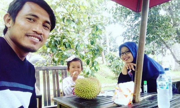 variatifnya berbagai macam durian di lokasi wisata watu simbar semarang