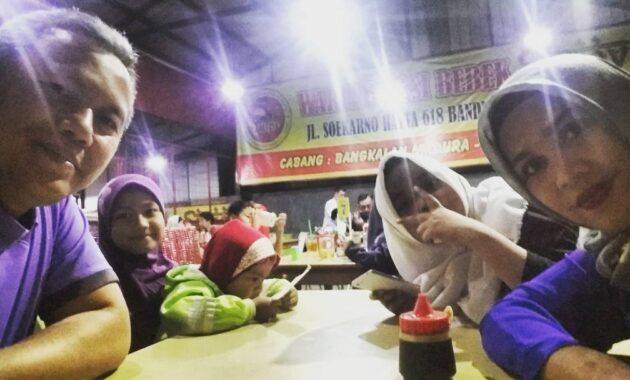 warung bebek sinjay yang hits kini hadir di bandung