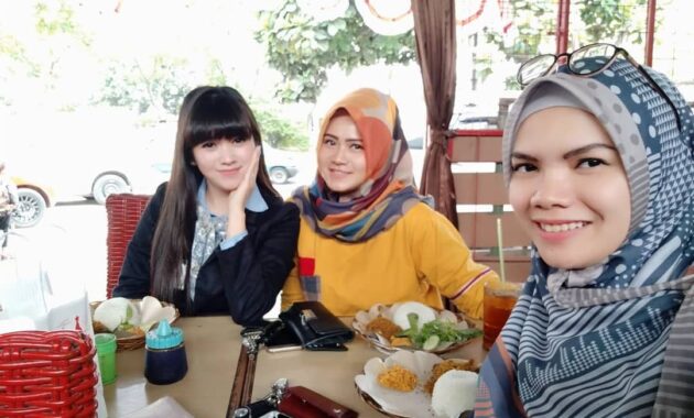 warung bebek sinjay yang hits kini hadir di bandung