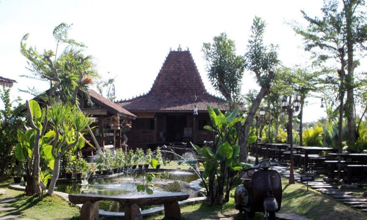 Wedang Kopi Prambanan, Harga Menu, Jam Buka & Daya Tariknya!
