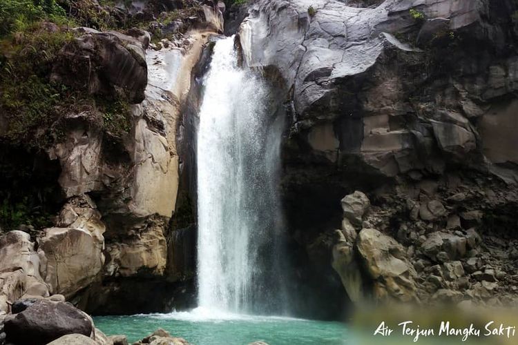 Wisata Air Terjun Mangku Sakti Gunung Rinjani Buka Kembali Mulai 1 Juli 2024
