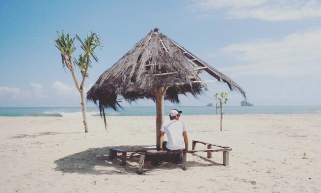 wisata pantai bajul mati malang jawa timur