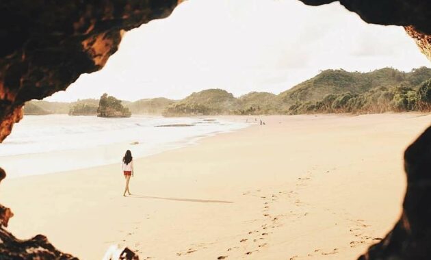 wisata pantai bajul mati malang jawa timur