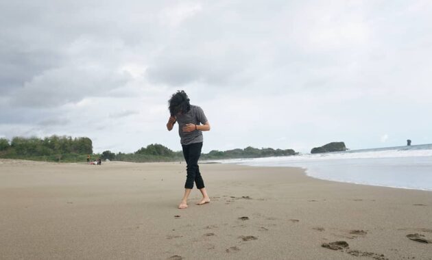 wisata pantai bajul mati malang jawa timur