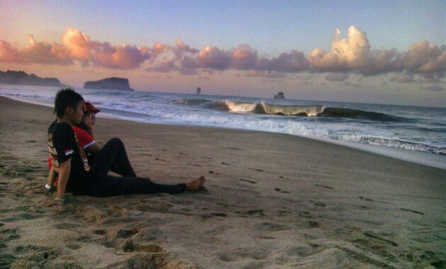 wisata pantai bajul mati malang jawa timur