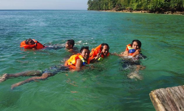 wisata teluk biru, Hal Yang Tepat, Keindahan Potensi, Rute Menuju Lokasi, Jam Buka, Harga Tiket Masuk
