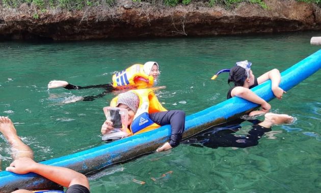 wisata teluk biru, Hal Yang Tepat, Keindahan Potensi, Rute Menuju Lokasi, Jam Buka, Harga Tiket Masuk