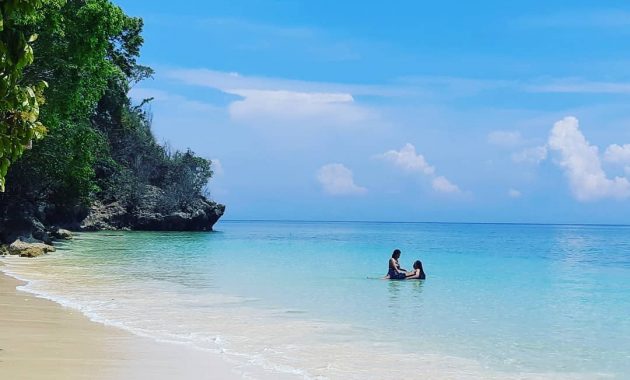 wisata teluk biru, Hal Yang Tepat, Keindahan Potensi, Rute Menuju Lokasi, Jam Buka, Harga Tiket Masuk