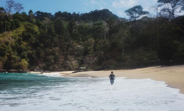 wisata teluk ijo, Diperbincangkan, Keindahan Potensi, Jalan Menuju Lokasi, Buka Jam Berapa, Harga Tiket Masuk